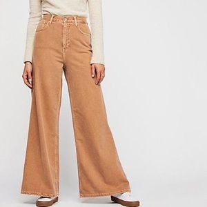 Free People
Super High-Rise Wide-Leg Jeans